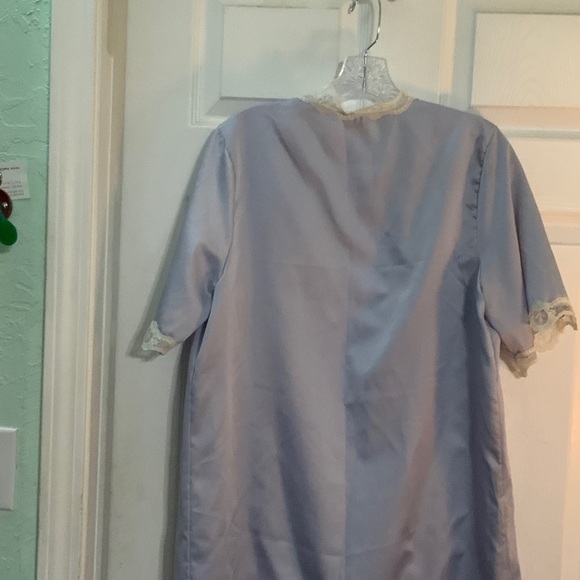 Lavender Lace Trim Robe - Picture 5 of 7